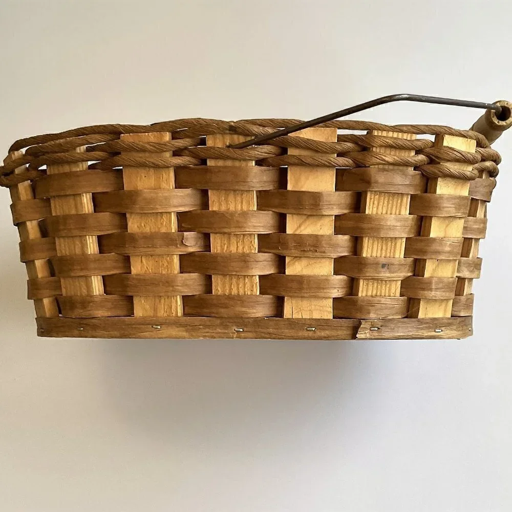 VINTAGE FARMHOUSE SPLINT WOODEN BASKET MOVEABLE BAIL HANDLE BOTTOM STAMPED